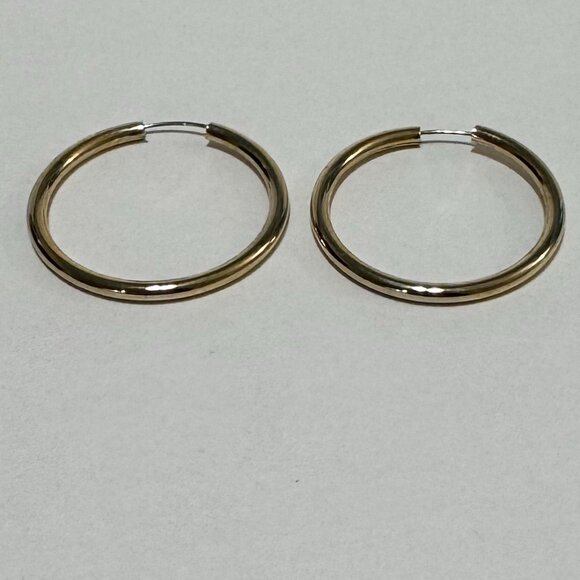 6 Assorted Gold Tone Hoop Pierced Earrings - Picture 8 of 9
